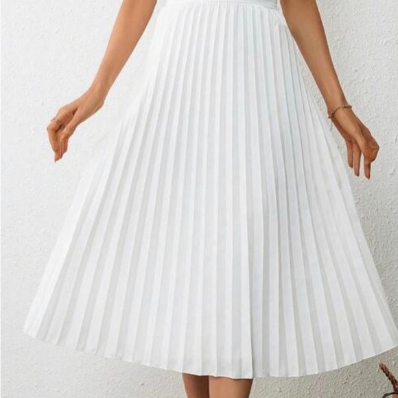 White Dress w/ crease. - Picture 2 of 2